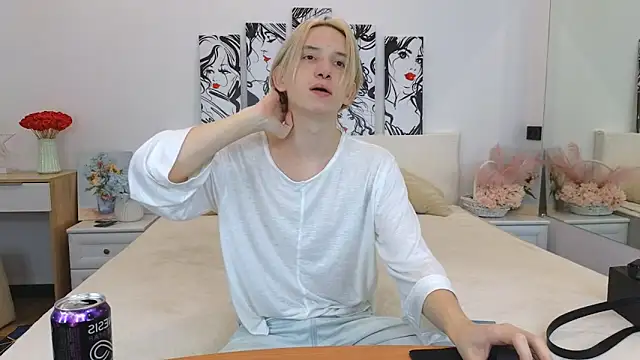 Snapshot of Ron_Vils chatting on 10-24-25, 08:33 Ron Vils online show from 10-24-25, 08:33