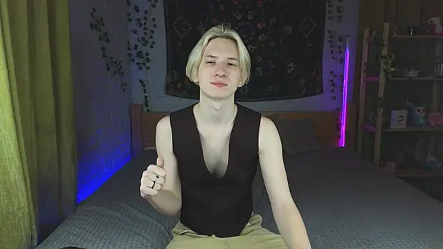 Snapshot of Ron_Vils chatting on 10-30-25, 10:38 Ron Vils online show from 10-30-25, 10:38