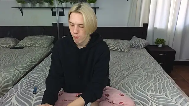 Snapshot of Ron_Vils chatting on 11-15-25, 07:16 Ron Vils online show from 11-15-25, 07:16