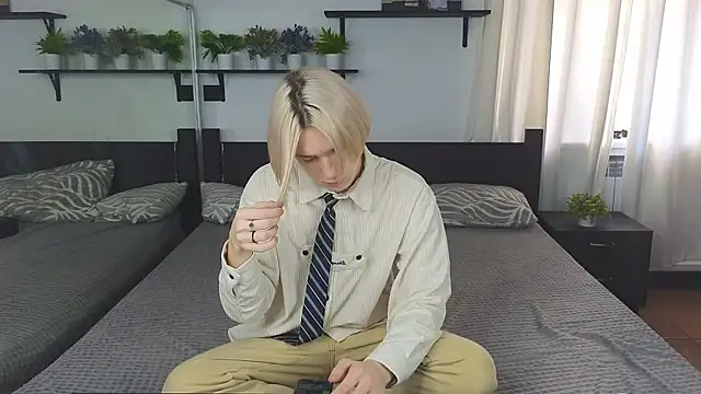 Snapshot of Ron_Vils chatting on 11-19-25, 06:13 Ron Vils online show from 11-19-25, 06:13