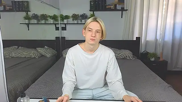 Snapshot of Ron_Vils chatting on 11-24-25, 08:14 Ron Vils online show from 11-24-25, 08:14