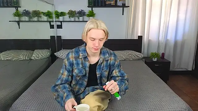 Snapshot of Ron_Vils chatting on 11-30-25, 08:07 Ron Vils online show from 11-30-25, 08:07