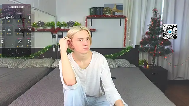 Snapshot of Ron_Vils chatting on 12-14-25, 05:46 Ron Vils online show from 12-14-25, 05:46