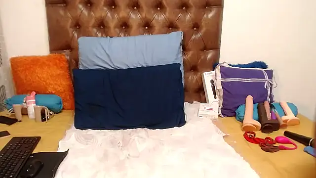 Hotxbums22 online show from 03-21-25, 05:02