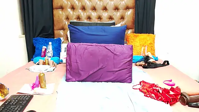 Hotxbums22 online show from 10-05-25, 07:01