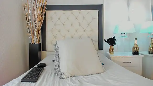 GaleHodge online show from 10-23-25, 12:59