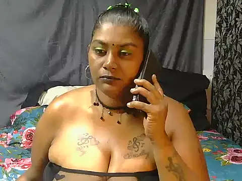 Snapshot of indiansuga chatting on 10-22-25, 05:34 indiansuga online show from 10-22-25, 05:34