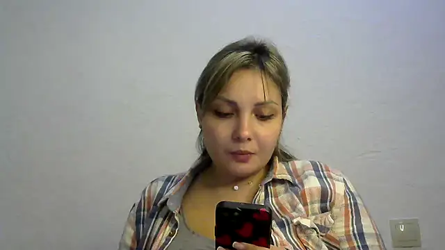 Snapshot of Iskor_ka chatting on 12-13-24, 08:15 Iskor ka online show from 12-13-24, 08:15