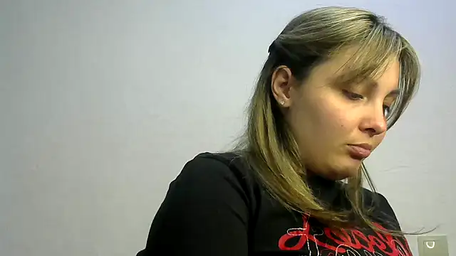 Snapshot of Iskor_ka chatting on 12-18-24, 02:17 Iskor ka online show from 12-18-24, 02:17