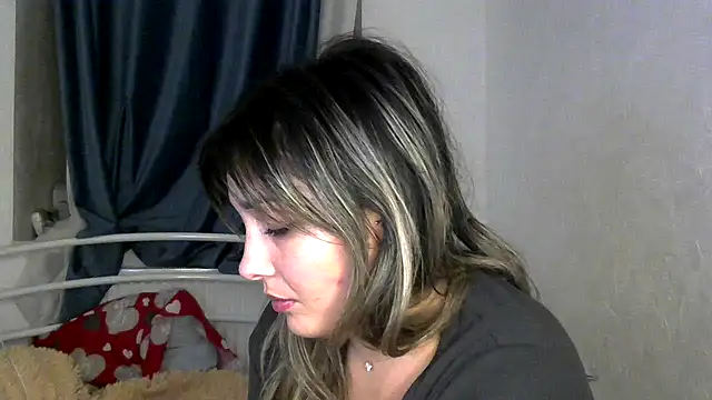 Snapshot of Iskor_ka chatting on 11-12-25, 10:09 Iskor ka online show from 11-12-25, 10:09