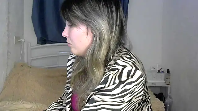 Snapshot of Iskor_ka chatting on 11-19-25, 08:31 Iskor ka online show from 11-19-25, 08:31