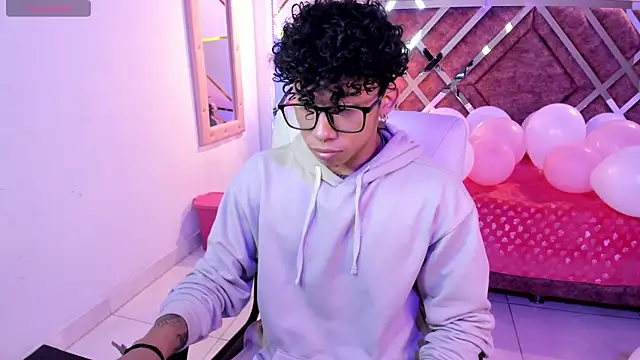 AkazaBoy  online show from 03-15-25, 04:24