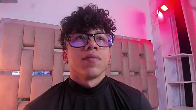 Snapshot of AkazaBoy_ chatting on 11-04-25, 05:50 AkazaBoy online show from 11-04-25, 05:50