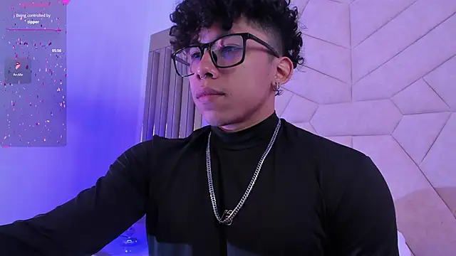 Snapshot of AkazaBoy_ chatting on 11-05-25, 05:29 AkazaBoy online show from 11-05-25, 05:29