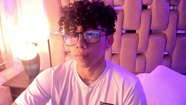 Snapshot of AkazaBoy_ chatting on 11-15-25, 08:38 AkazaBoy online show from 11-15-25, 08:38