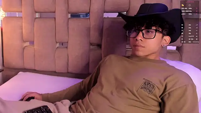 Snapshot of AkazaBoy_ chatting on 11-18-25, 04:39 AkazaBoy online show from 11-18-25, 04:39