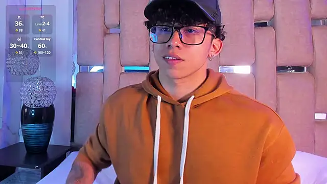 Snapshot of AkazaBoy_ chatting on 11-22-25, 04:44 AkazaBoy online show from 11-22-25, 04:44