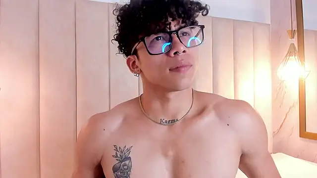 Snapshot of AkazaBoy_ chatting on 11-27-25, 04:36 AkazaBoy online show from 11-27-25, 04:36