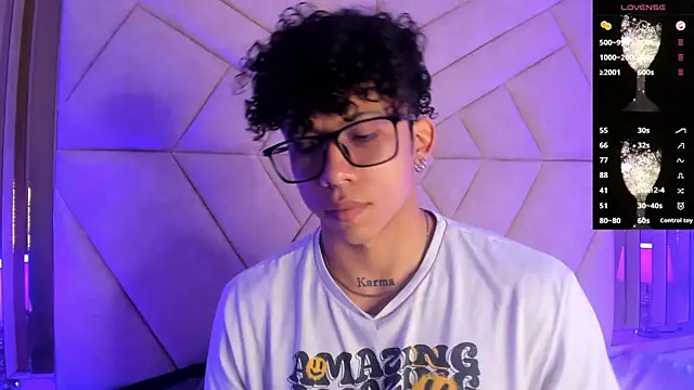 Snapshot of AkazaBoy_ chatting on 11-30-25, 08:57 AkazaBoy online show from 11-30-25, 08:57