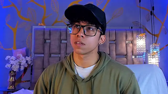 Snapshot of AkazaBoy_ chatting on 12-02-25, 04:18 AkazaBoy online show from 12-02-25, 04:18