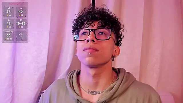 Snapshot of AkazaBoy_ chatting on 12-05-25, 04:43 AkazaBoy online show from 12-05-25, 04:43