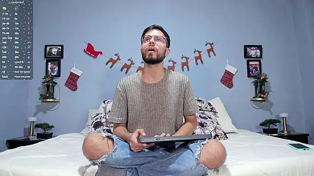 Snapshot of ETHAN_ADAM chatting on 12-06-24, 02:13 ETHAN ADAM online show from 12-06-24, 02:13