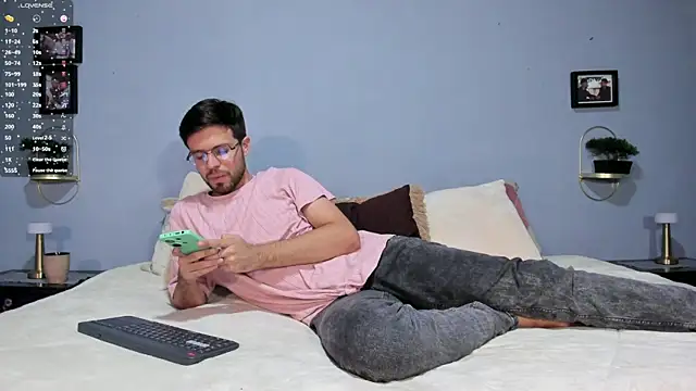 Snapshot of ETHAN_ADAM chatting on 01-03-25, 11:23 ETHAN ADAM online show from 01-03-25, 11:23