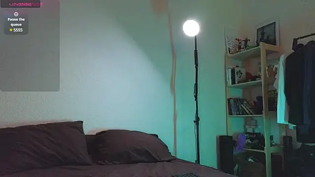 Space X Roxy  online show from 02-17-25, 05:43