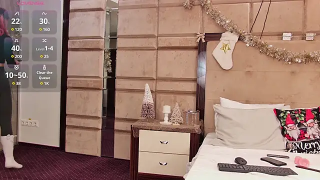 Snapshot of CassieFox_ chatting on 12-20-24, 07:39 CassieFox  online show from 12-20-24, 07:39