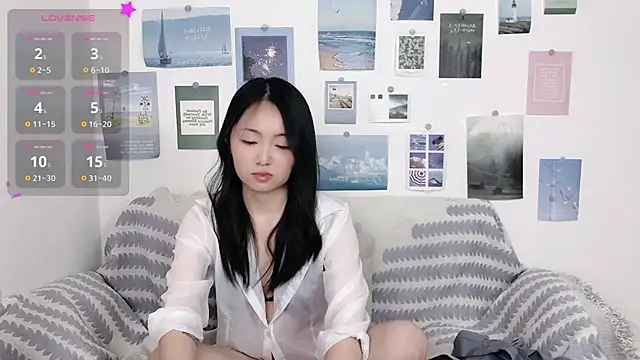 Snapshot of LiLiYbaby chatting on 01-05-25, 06:56 LiLiYbaby online show from 01-05-25, 06:56