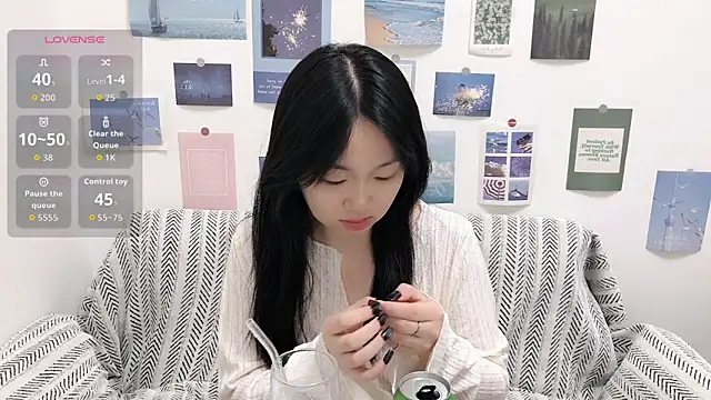 Snapshot of LiLiYbaby chatting on 09-12-25, 06:13 LiLiYbaby online show from 09-12-25, 06:13