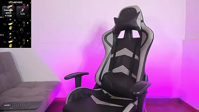 Aaron Hunter  online show from 11-21-25, 07:18