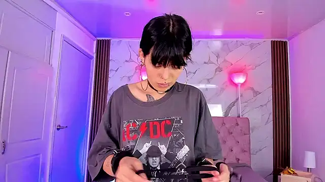 AuroraDiaz online show from 12-19-25, 07:21