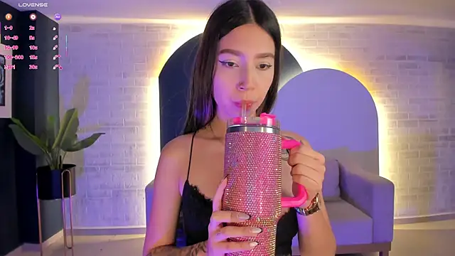 TaraLawrence online show from 11-29-25, 04:15