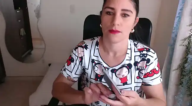 Snapshot of LUCY_LI chatting on 12-15-24, 06:15 LUCY LI online show from 12-15-24, 06:15