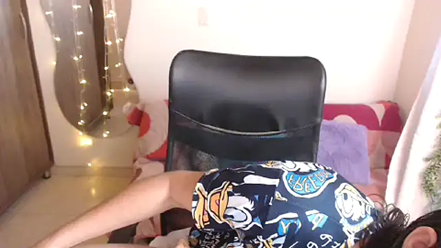 Snapshot of LUCY_LI chatting on 01-11-25, 06:33 LUCY LI online show from 01-11-25, 06:33