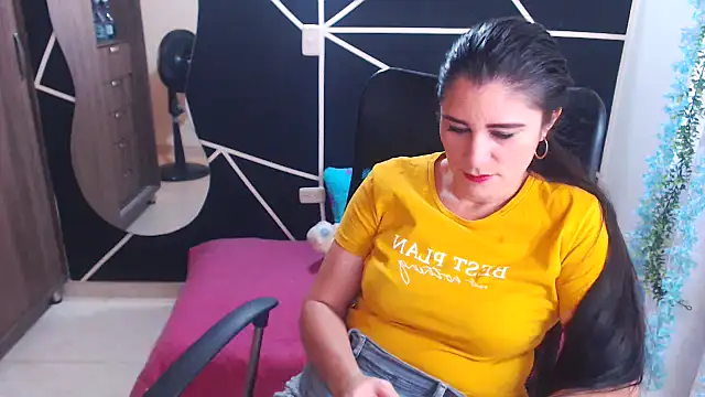 Snapshot of LUCY_LI chatting on 01-17-25, 07:16 LUCY LI online show from 01-17-25, 07:16