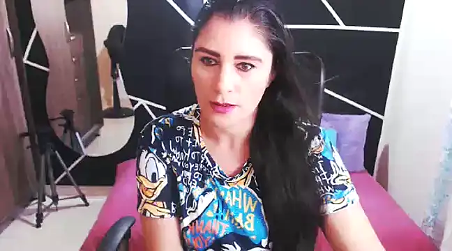 Snapshot of LUCY_LI chatting on 01-22-25, 05:59 LUCY LI online show from 01-22-25, 05:59