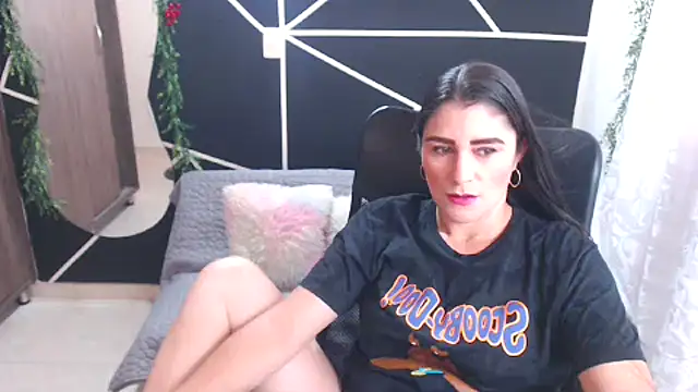 Snapshot of LUCY_LI chatting on 01-31-25, 06:25 LUCY LI online show from 01-31-25, 06:25