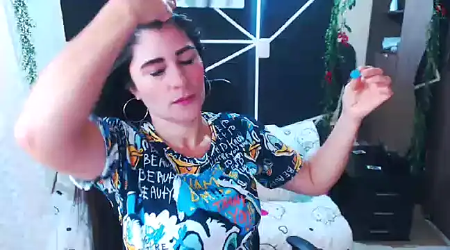 Snapshot of LUCY_LI chatting on 03-15-25, 01:18 LUCY LI online show from 03-15-25, 01:18