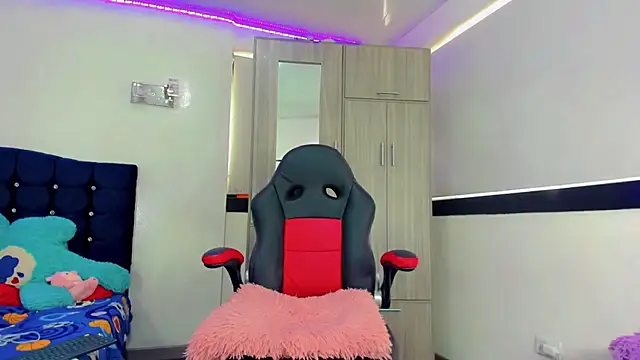 Hellen moons   online show from 09-25-25, 06:22