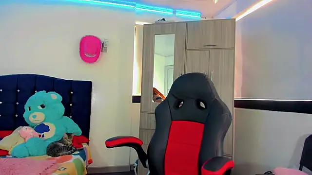 Hellen moons   online show from 10-02-25, 07:10