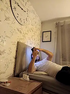 curiously-bi37 online show from 10-04-25, 09:02