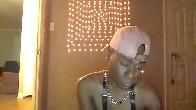 Snapshot of PETER-RABIT chatting on 12-12-24, 11:36 PETER-RABIT online show from 12-12-24, 11:36