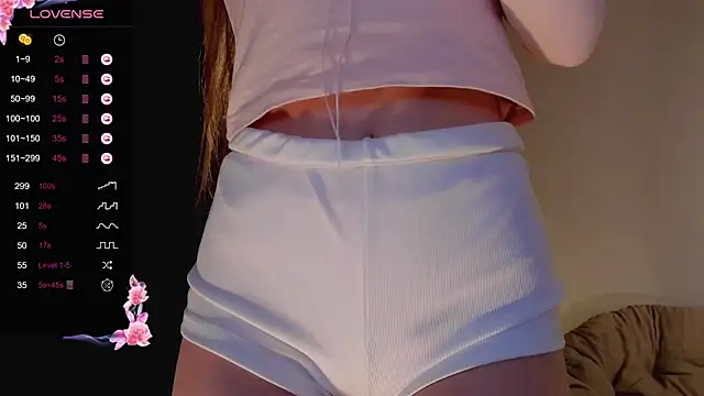 Snapshot of Lili_Roze_ chatting on 02-25-25, 09:46 Lili Roze online show from 02-25-25, 09:46