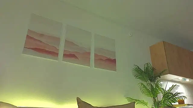 Snapshot of Lili_Roze_ chatting on 09-19-25, 05:20 Lili Roze online show from 09-19-25, 05:20