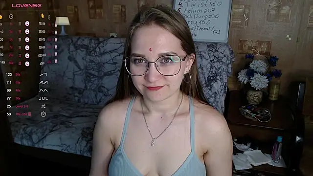 Snapshot of Miatiny chatting on 12-04-24, 07:23 Miatiny online show from 12-04-24, 07:23