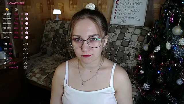 Snapshot of Miatiny chatting on 12-14-24, 11:39 Miatiny online show from 12-14-24, 11:39