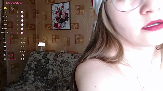 Snapshot of Miatiny chatting on 12-15-24, 04:15 Miatiny online show from 12-15-24, 04:15