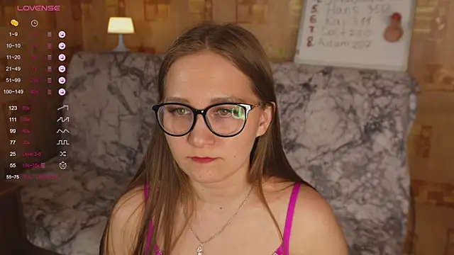 Snapshot of Miatiny chatting on 01-19-25, 06:21 Miatiny online show from 01-19-25, 06:21